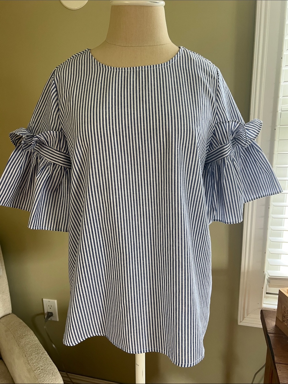 Listicle Navy and White Striped Bow-Sleeve Cotton seersucker style Blouse Small